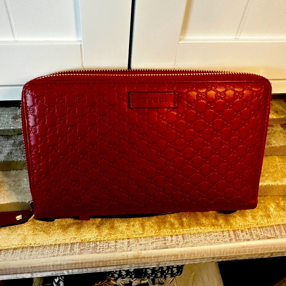 Authentic gucci beautiful organizer, travel wallet